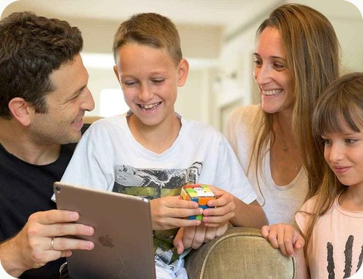 A family cubing together